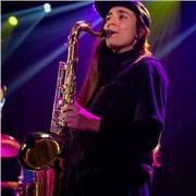Desde los 5 años tocando el saxo, con ganas de enseñar y divertirnos.